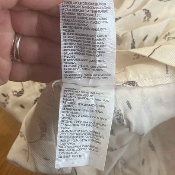 Women’s H&M shorts. Ivory and brown.  Size 2 - Picture 6 of 7